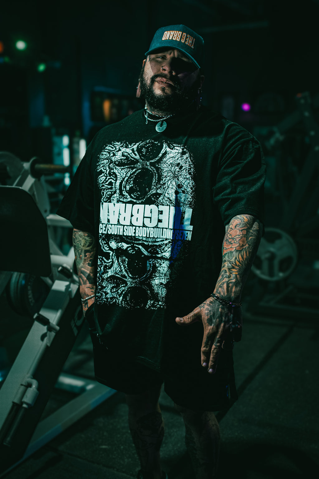VIOLENCE IS THE ANSWER X SOUTH SIDE BODYBUILDING (BLACK EYEBALL)
