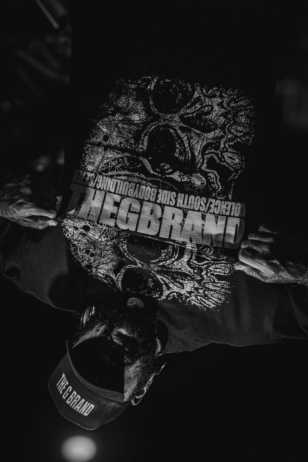 VIOLENCE IS THE ANSWER X SOUTH SIDE BODYBUILDING (BLACK EYEBALL)